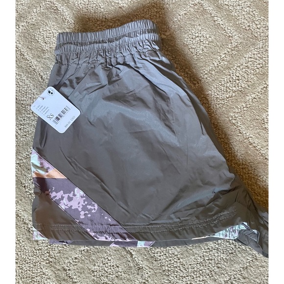 Super Rare Fully Reflective Free People Movement Shorts NWT - Picture 3 of 4